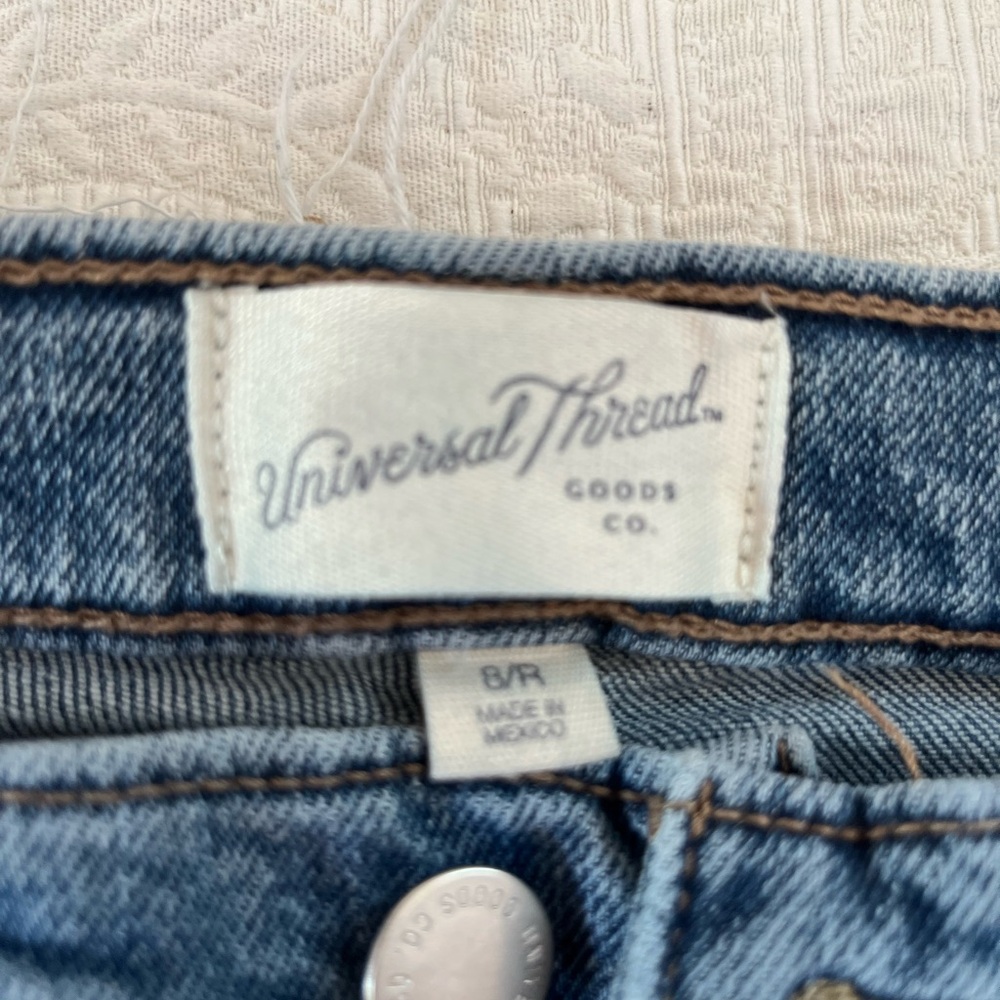 Universal Thread women’s button fly size 8 mid rise 80s slim jeans - Picture 2 of 15